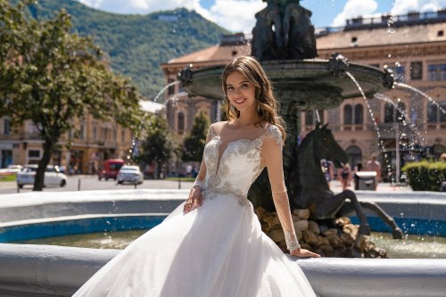 https://elisebride.ro/images/stories/virtuemart/product/20 Helen       (3).jpg